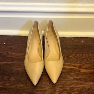 Nude Pumps